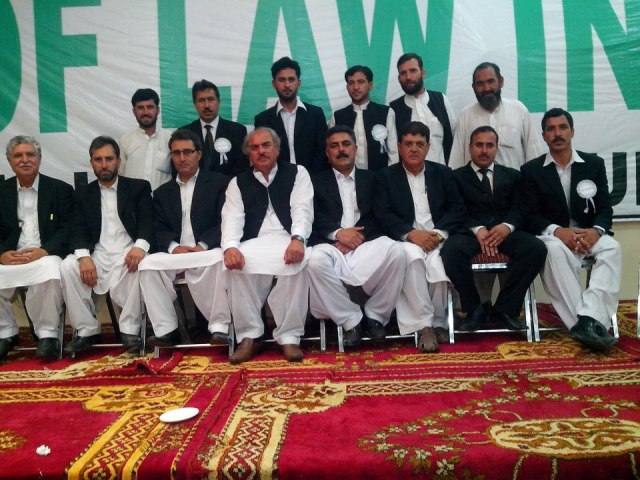 395771_476278205775298_221601959_n