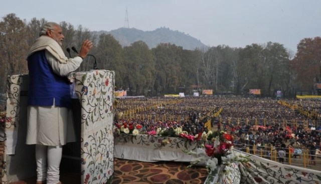 0.55659500_1446887254_pm-modi-at-a-public-rally-in-srinagar-7