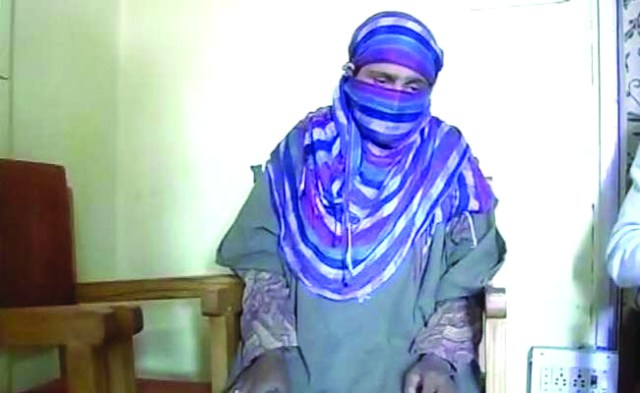 handwara-girls-mom_650x400_41460800835